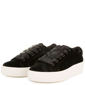 Steve Madden Bertie V black sneakers